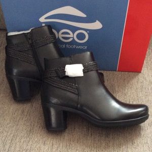 ABEO Woman’s Black Heel Boots Size 7 New in Box
